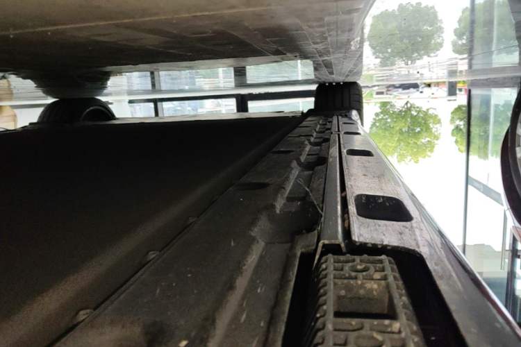 Used Xiaomi Auto SU7 2024 Four-Wheel Drive Ultra-Long Range Advanced Intelligent Driving Max Edition Right Side Sill