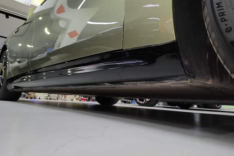 Used Xiaomi Auto SU7 2024 Rear-Drive Long-Range Intelligent Driving Version Right Side Sill