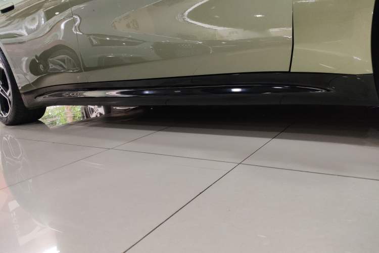 Used Xiaomi Auto SU7 2024 Four-Wheel Drive Ultra-Long Range Advanced Intelligent Driving Max Edition Right Side Sill