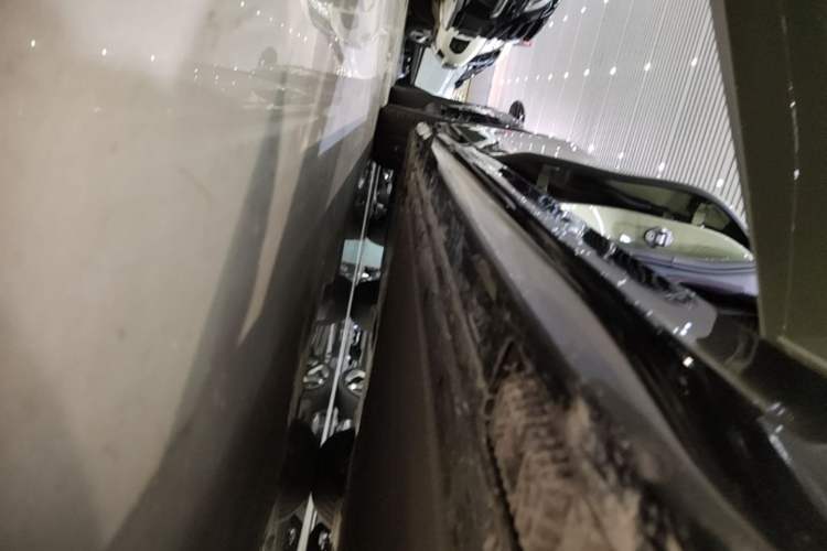 Used Xiaomi Auto SU7 2024 Rear-Drive Long-Range Intelligent Driving Version Right Side Sill