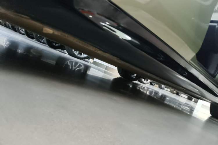 Used Xiaomi Auto SU7 2024 Rear-Drive Ultra-Long Range Advanced Pro-Level Intelligent Driving Version Right Side Sill