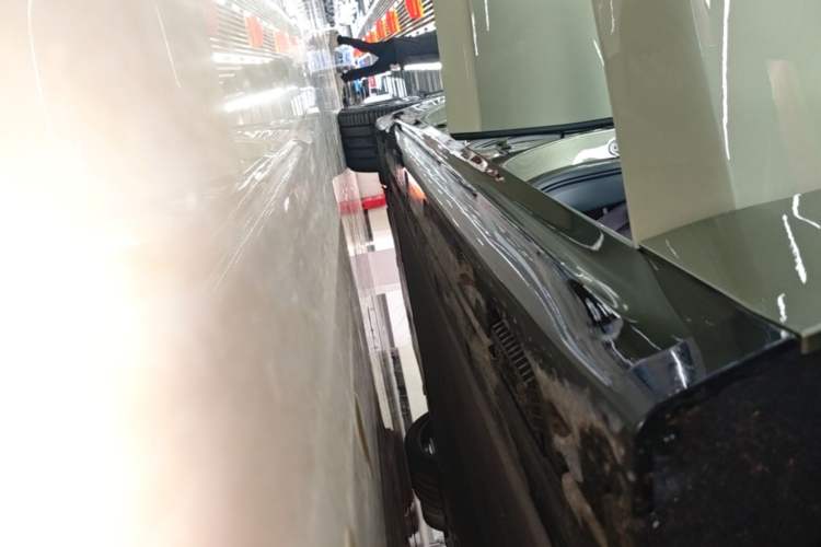 Used Xiaomi Auto SU7 2024 Four-Wheel Drive Ultra-Long Range Advanced Intelligent Driving Max Edition Right Side Sill