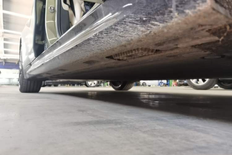 Used Xiaomi Auto SU7 2024 Four-Wheel Drive Ultra-Long Range Advanced Intelligent Driving Max Edition Right Side Sill