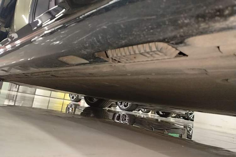 Used Xiaomi Auto SU7 2024 Rear-Drive Ultra-Long Range Advanced Pro-Level Intelligent Driving Version Right Side Sill