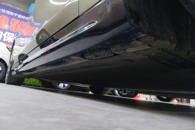 Used Xiaomi Auto SU7 2024 Rear-Drive Long-Range Intelligent Driving Version Right Side Sill
