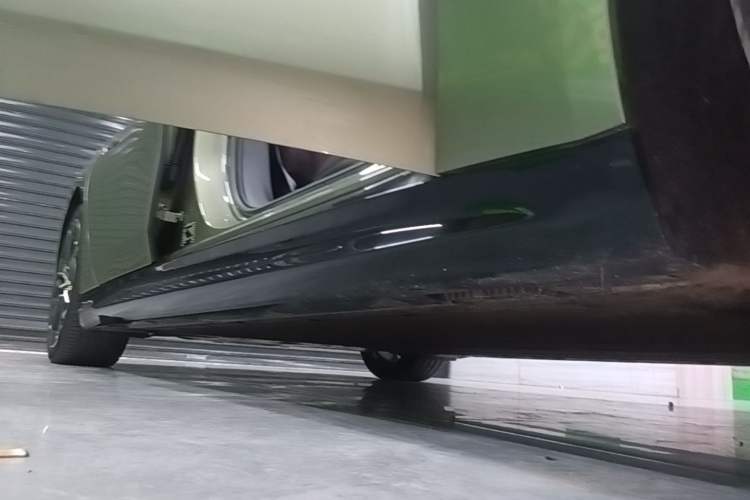 Used Xiaomi Auto SU7 2024 Rear-Drive Long-Range Intelligent Driving Version Right Side Sill