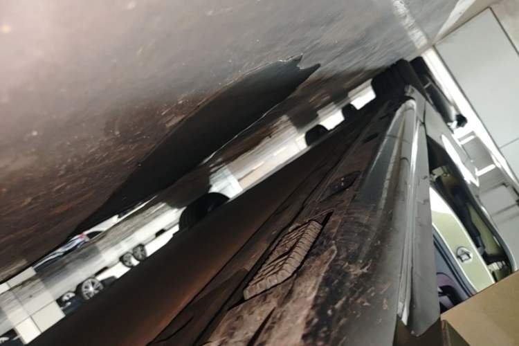 Used Xiaomi Auto SU7 2024 Rear-Drive Long-Range Intelligent Driving Version Right Side Sill