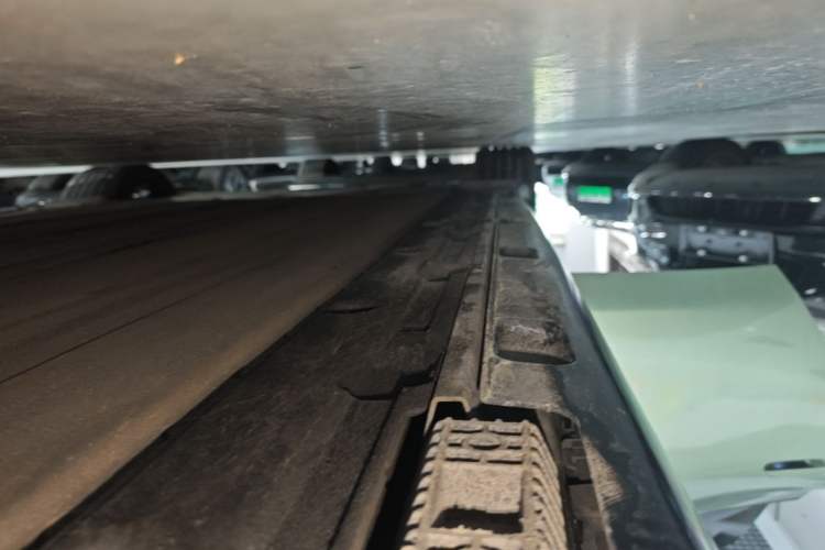 Used Xiaomi Auto SU7 2024 Rear-Drive Long-Range Intelligent Driving Version Right Side Sill