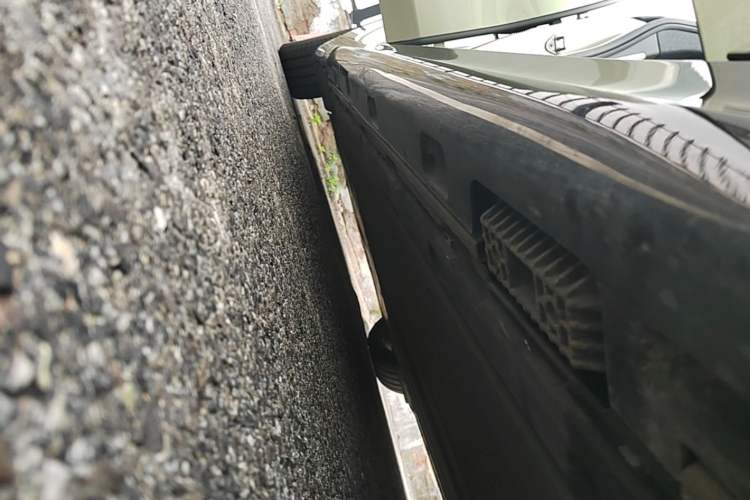 Used Xiaomi Auto SU7 2024 Rear-Drive Long-Range Intelligent Driving Version Right Side Sill