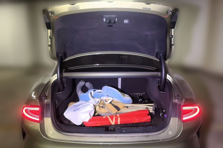 Used Xiaomi Auto SU7 2024 Four-Wheel Drive Ultra-Long Range Advanced Intelligent Driving Max Edition Trunk