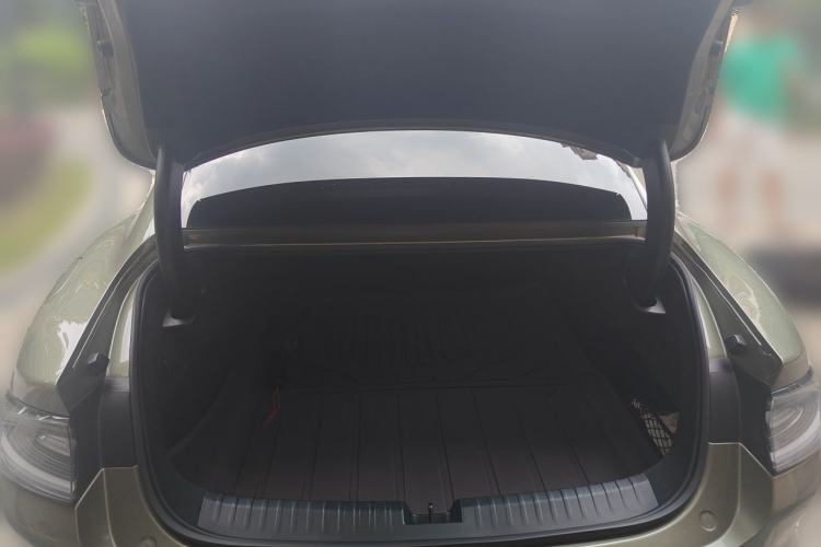 Used Xiaomi Auto SU7 2024 Four-Wheel Drive Ultra-Long Range Advanced Intelligent Driving Max Edition Trunk