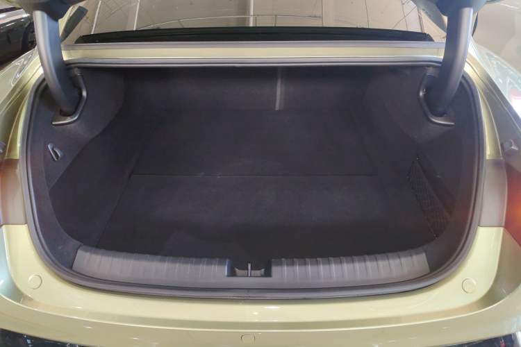 Used Xiaomi Auto SU7 2024 Rear-Drive Long-Range Intelligent Driving Version Trunk