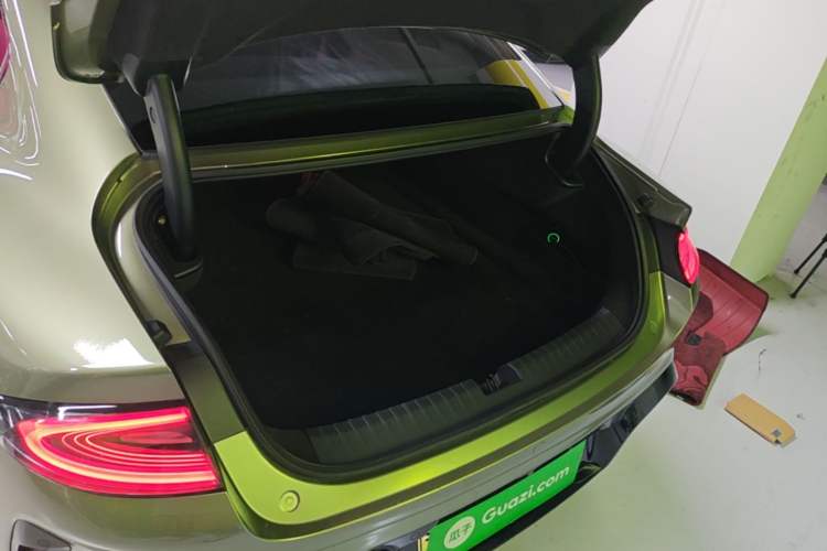 Used Xiaomi Auto SU7 2024 Four-Wheel Drive Ultra-Long Range Advanced Intelligent Driving Max Edition Trunk