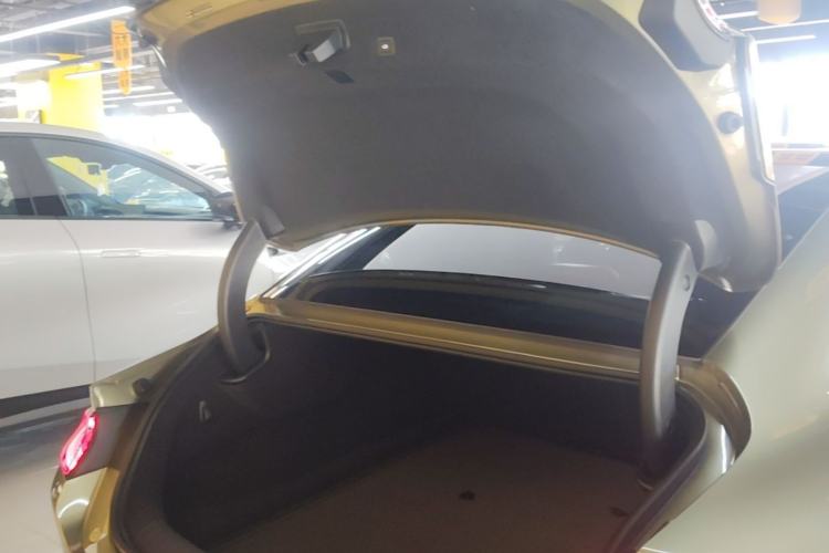 Used Xiaomi Auto SU7 2024 Rear-Drive Long-Range Intelligent Driving Version Trunk
