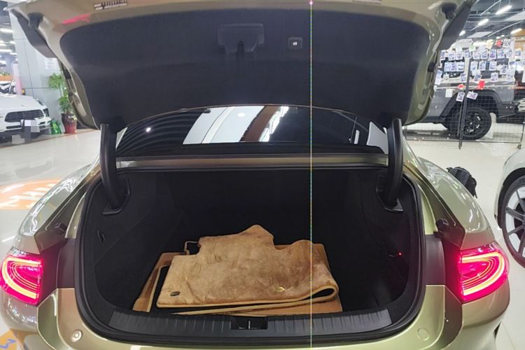 Used Xiaomi Auto SU7 2024 Four-Wheel Drive Ultra-Long Range Advanced Intelligent Driving Max Edition Trunk