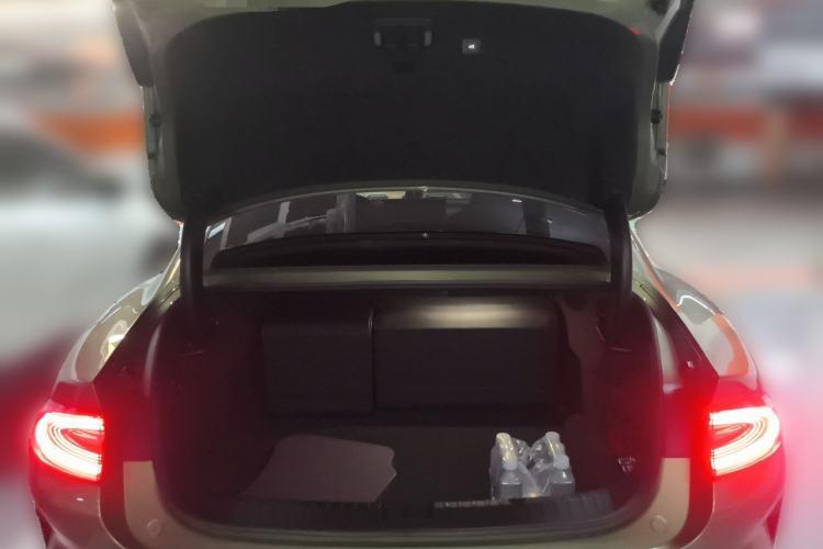 Used Xiaomi Auto SU7 2024 Four-Wheel Drive Ultra-Long Range Advanced Intelligent Driving Max Edition Trunk