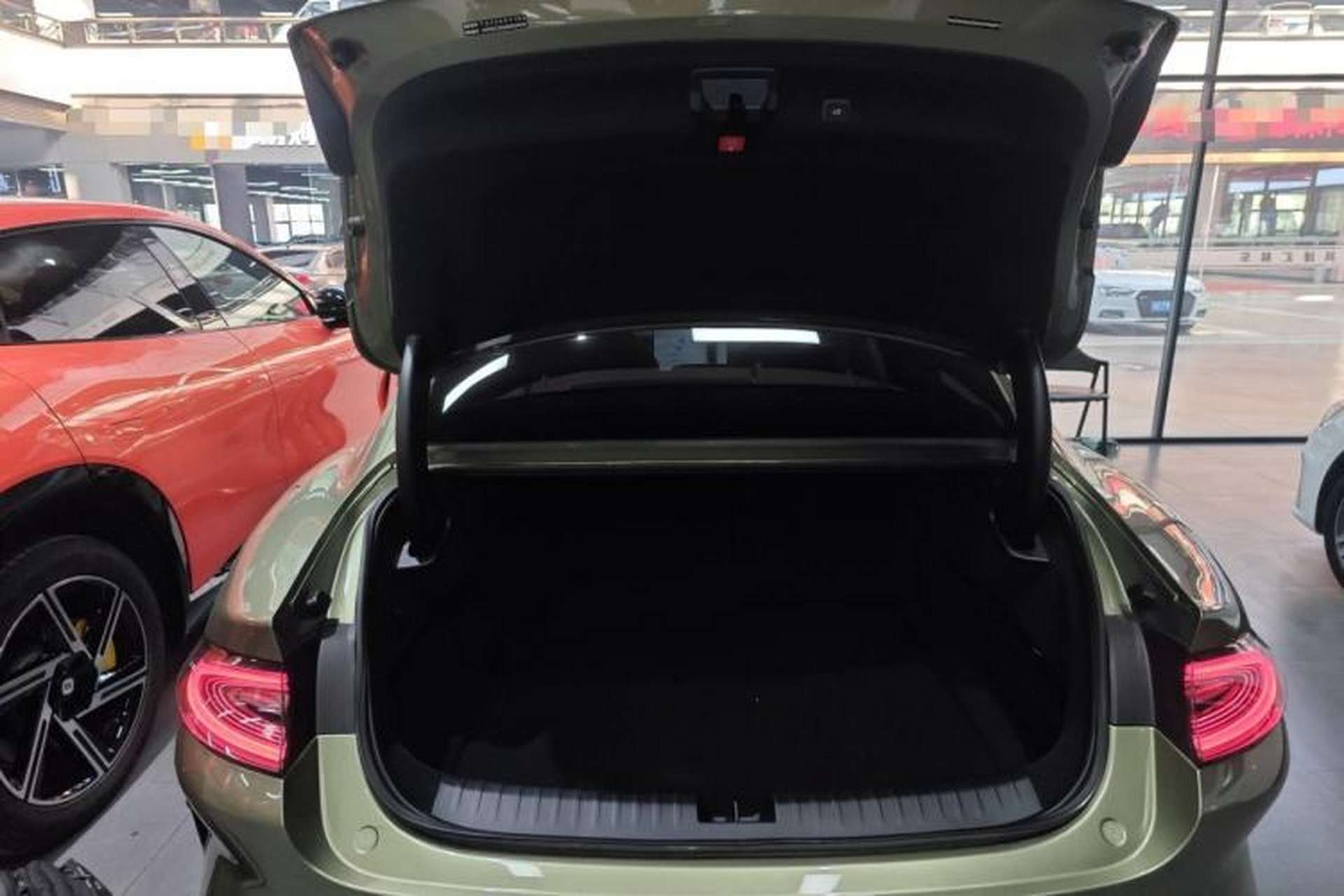 Used Xiaomi Auto SU7 2024 Four-Wheel Drive Ultra-Long Range Advanced Intelligent Driving Max Edition Trunk