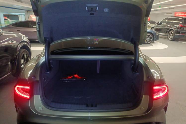 Used Xiaomi Auto SU7 2024 Four-Wheel Drive Ultra-Long Range Advanced Intelligent Driving Max Edition Trunk