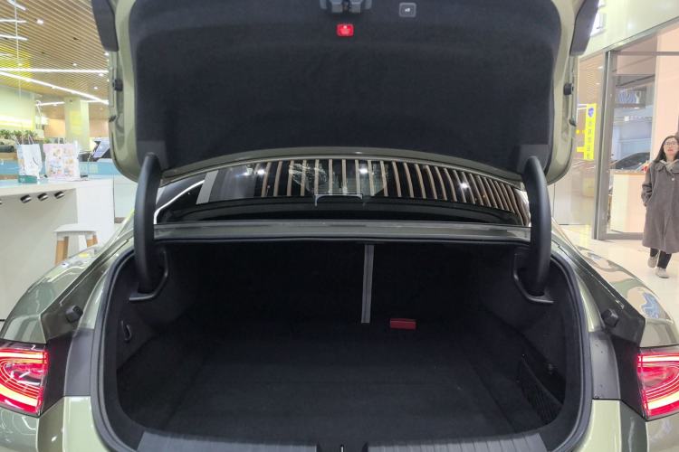 Used Xiaomi Auto SU7 2024 Rear-Drive Long-Range Intelligent Driving Version Trunk