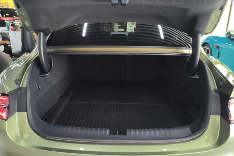 Used Xiaomi Auto SU7 2024 Rear-Drive Long-Range Intelligent Driving Version Trunk