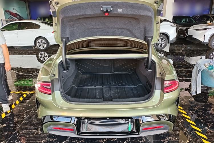 Used Xiaomi Auto SU7 2024 Rear-Drive Long-Range Intelligent Driving Version Trunk