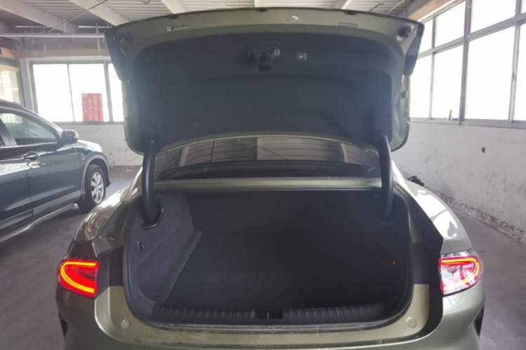Used Xiaomi Auto SU7 2024 Four-Wheel Drive Ultra-Long Range Advanced Intelligent Driving Max Edition Trunk