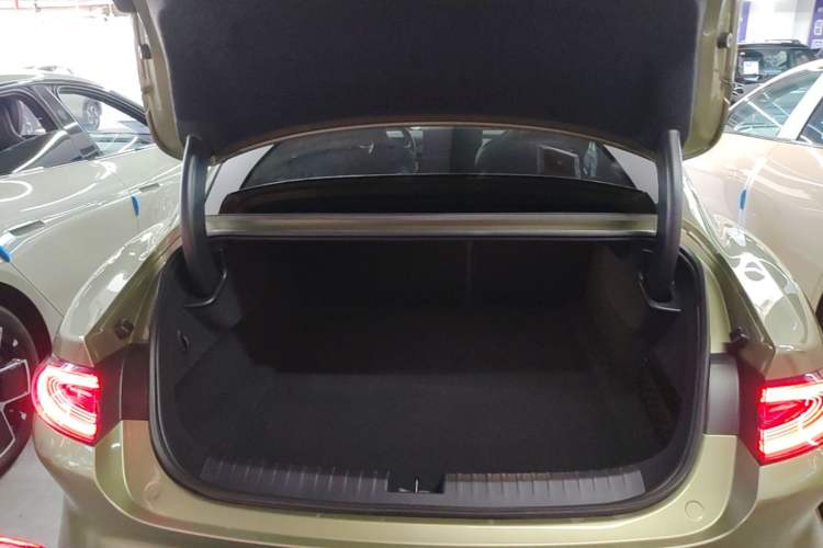 Used Xiaomi Auto SU7 2024 Rear-Drive Long-Range Intelligent Driving Version Trunk