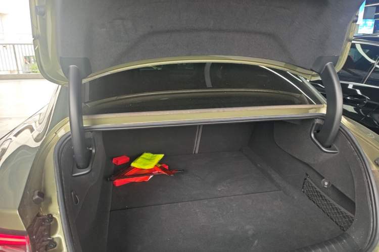 Used Xiaomi Auto SU7 2024 Four-Wheel-Drive Max Founder's Edition Trunk