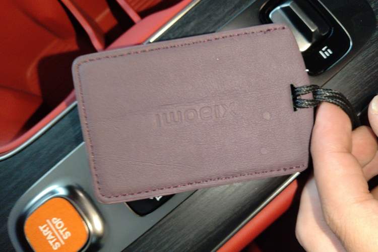 Used Xiaomi Auto SU7 2024 Rear-Drive Ultra-Long Range Advanced Pro-Level Intelligent Driving Version Vehicle Key