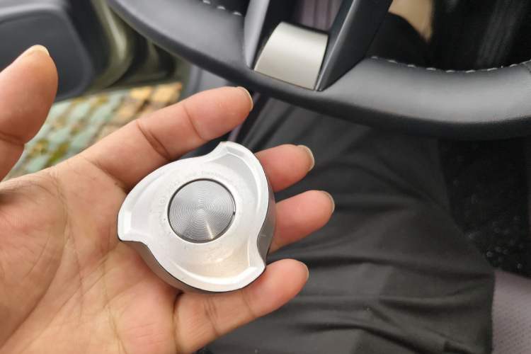 Used Xiaomi Auto SU7 2024 Rear-Drive Ultra-Long Range Advanced Pro-Level Intelligent Driving Version Vehicle Key