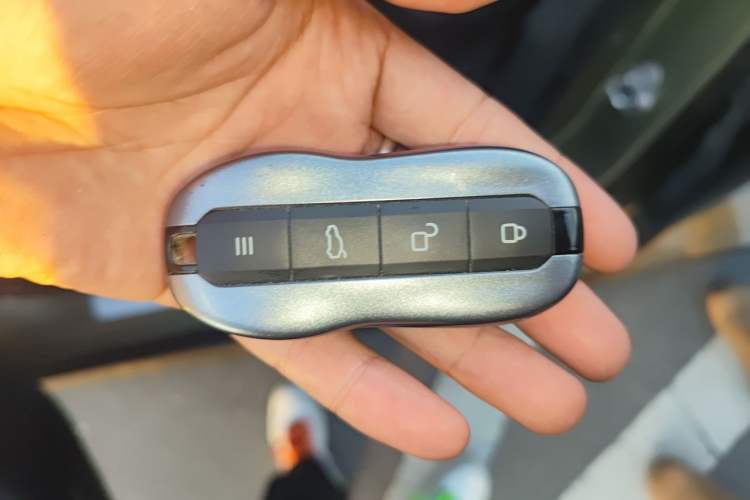 Used Xiaomi Auto SU7 2024 Rear-Drive Long-Range Intelligent Driving Version Vehicle Key