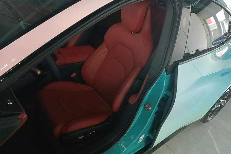 Used Xiaomi Auto SU7 2024 Rear-Drive Ultra-Long Range Advanced Pro-Level Intelligent Driving Version Left Front Seat