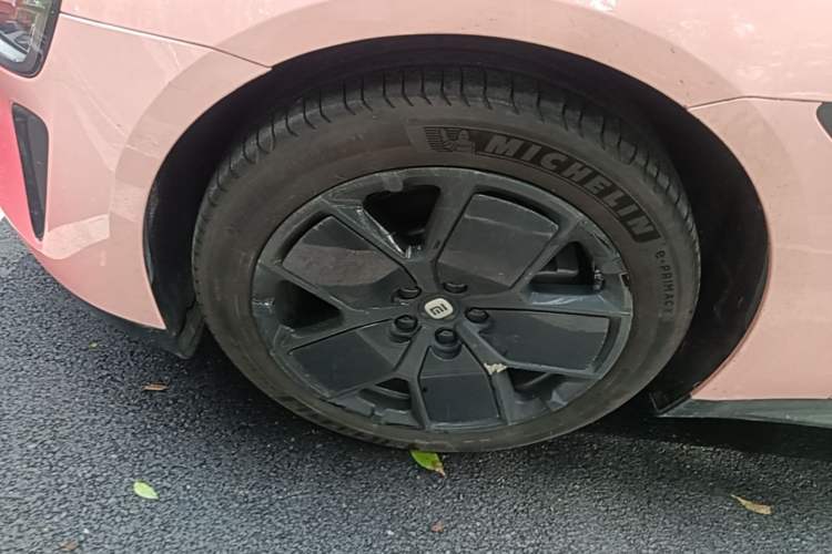Used Xiaomi Auto SU7 2024 Rear-Drive Ultra-Long Range Advanced Pro-Level Intelligent Driving Version Left Front Wheel Hub