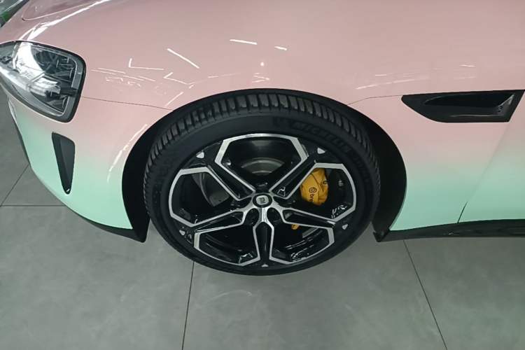 Used Xiaomi Auto SU7 2024 Rear-Drive Ultra-Long Range Advanced Pro-Level Intelligent Driving Version Left Front Wheel Hub