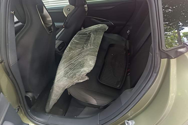 Used Xiaomi Auto SU7 2024 Rear-Drive Ultra-Long Range Advanced Pro-Level Intelligent Driving Version Left Rear Seat