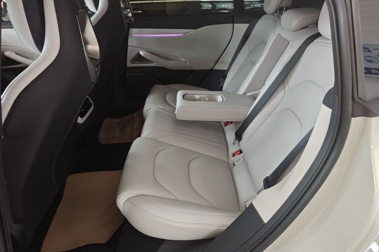 Used Xiaomi Auto SU7 2024 Four-Wheel Drive Ultra-Long Range Advanced Intelligent Driving Max Edition Left Rear Seat