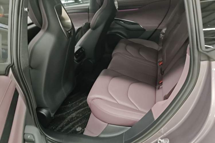 Used Xiaomi Auto SU7 2024 Rear-Drive Long-Range Intelligent Driving Version Left Rear Seat