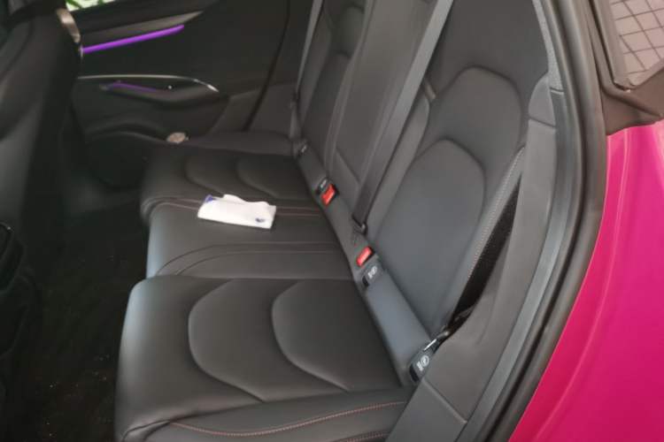 Used Xiaomi Auto SU7 2024 Rear-Drive Ultra-Long Range Advanced Pro-Level Intelligent Driving Version Left Rear Seat
