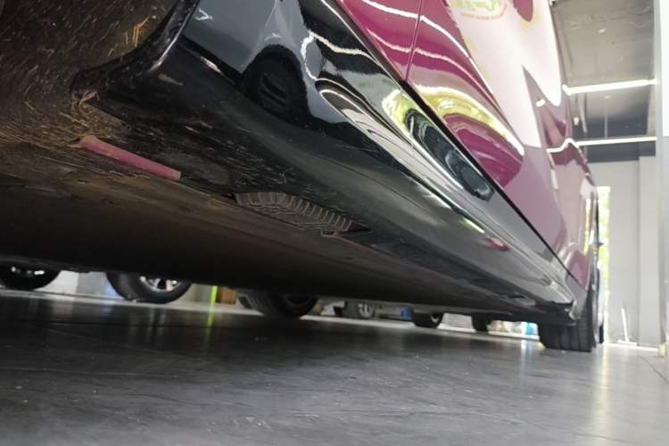 Used Xiaomi Auto SU7 2024 Four-Wheel Drive Ultra-Long Range Advanced Intelligent Driving Max Edition Left Side Sill