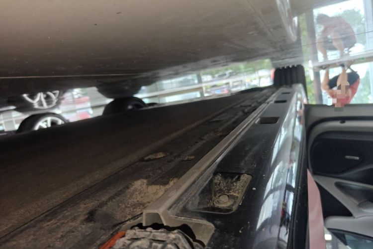 Used Xiaomi Auto SU7 2024 Four-Wheel Drive Ultra-Long Range Advanced Intelligent Driving Max Edition Left Side Sill