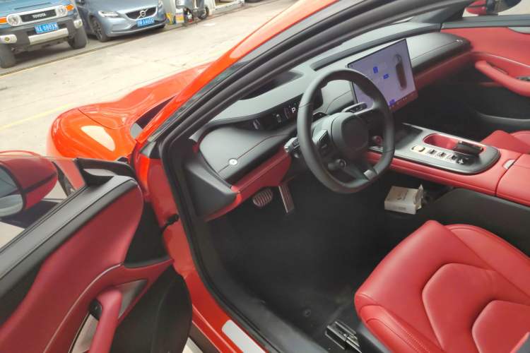 Used Xiaomi Auto SU7 2024 Four-Wheel Drive Ultra-Long Range Advanced Intelligent Driving Max Edition Driver Seat