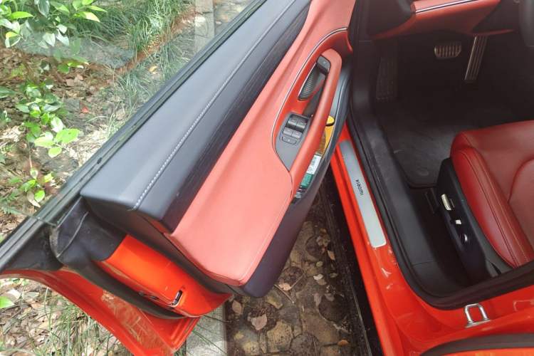Used Xiaomi Auto SU7 2024 Four-Wheel Drive Ultra-Long Range Advanced Intelligent Driving Max Edition Driver Seat
