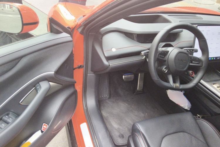 Used Xiaomi Auto SU7 2024 Four-Wheel Drive Ultra-Long Range Advanced Intelligent Driving Max Edition Driver Seat