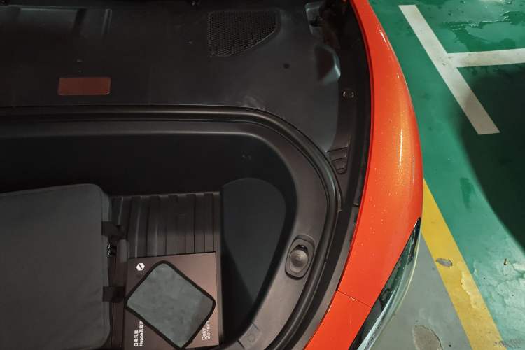 Used Xiaomi Auto SU7 2024 Rear-Drive Long-Range Intelligent Driving Version Engine Bay Left