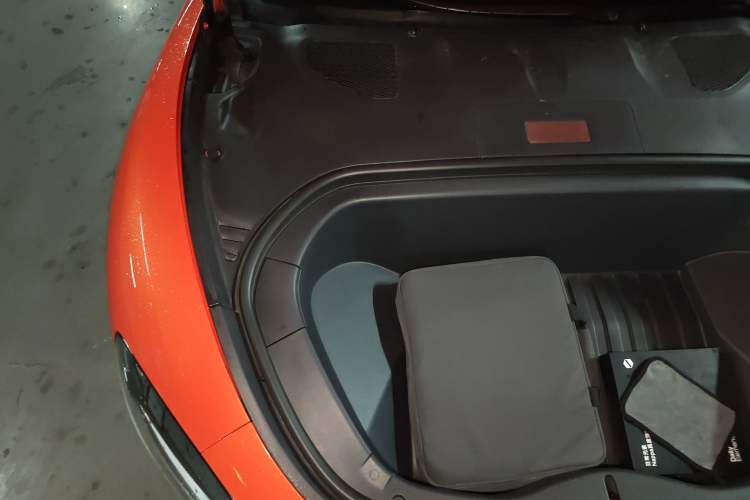Used Xiaomi Auto SU7 2024 Rear-Drive Long-Range Intelligent Driving Version Engine Bay Right