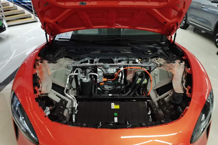 Used Xiaomi Auto SU7 2024 Four-Wheel Drive Ultra-Long Range Advanced Intelligent Driving Max Edition Engine Bay