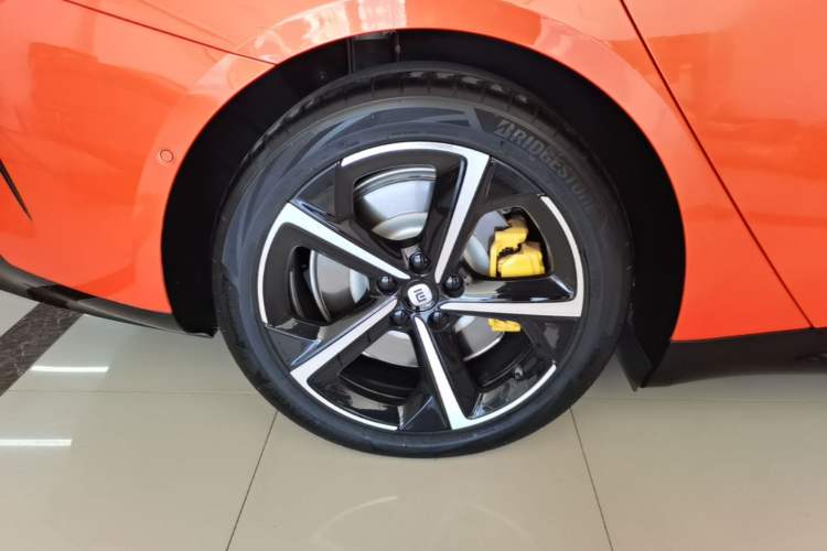 Used Xiaomi Auto SU7 2024 Four-Wheel Drive Ultra-Long Range Advanced Intelligent Driving Max Edition Exterior 5