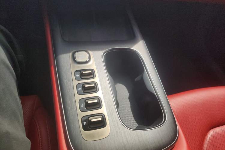 Used Xiaomi Auto SU7 2024 Rear-Drive Ultra-Long Range Advanced Pro-Level Intelligent Driving Version Gear Lever