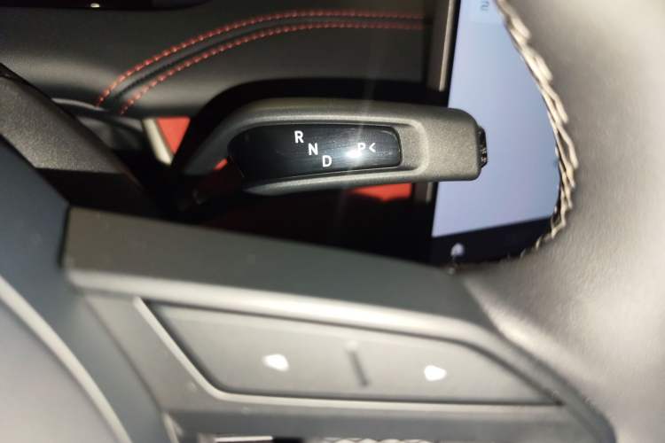 Used Xiaomi Auto SU7 2024 Four-Wheel Drive Ultra-Long Range Advanced Intelligent Driving Max Edition Gear Lever