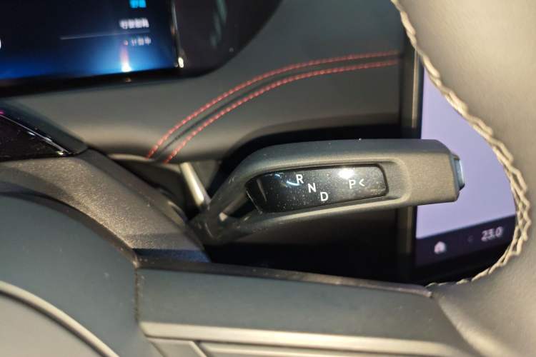Used Xiaomi Auto SU7 2024 Rear-Drive Ultra-Long Range Advanced Pro-Level Intelligent Driving Version Gear Lever